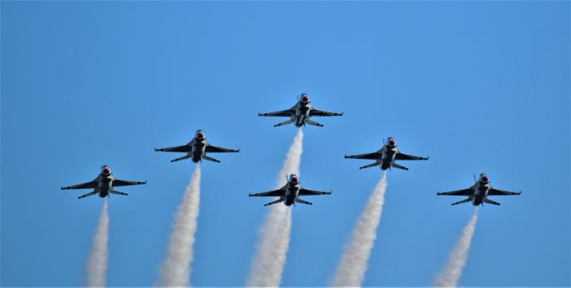 Lockheed F-16 Fighting Falcon — - USAF Thunderbirds at Maryland Fleet Week