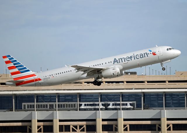 Airbus A321 (N582UW)