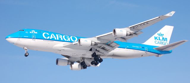 Boeing 747-400 (PH-CKA) - On short final to KORD.