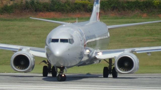 Boeing 737-800 (N987AN) - American 187 about to depart to Miami.