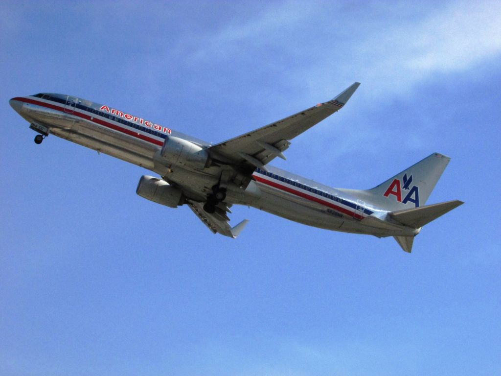 Boeing 737-800 (N898NN) - Taking off from RWY 2L