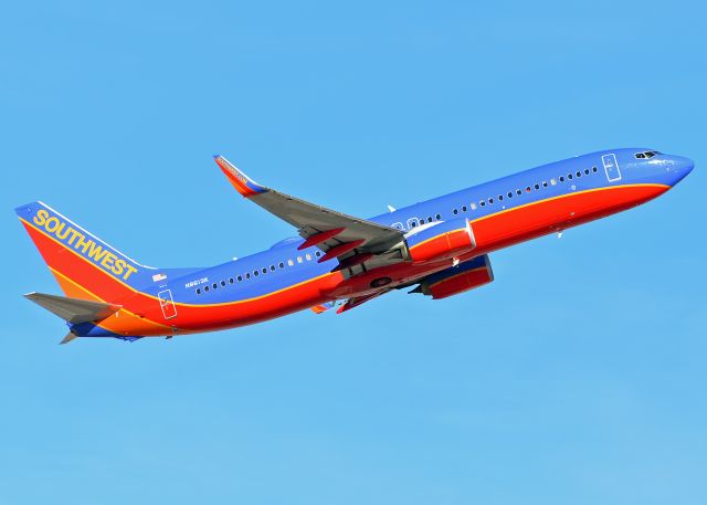 Boeing 737-800 (N8613K)