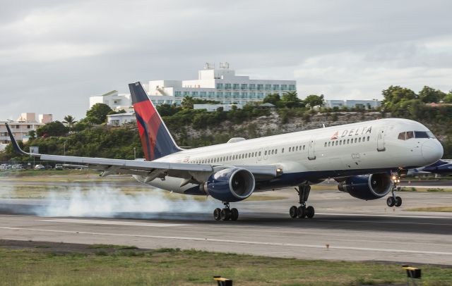 Boeing 757-200 (N554NW)