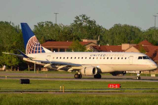 Embraer 175 (N160SY) - Embraer E175LR opby SkyWest as United Express landing on Runway 23 at the Buffalo Niagara International Airport 