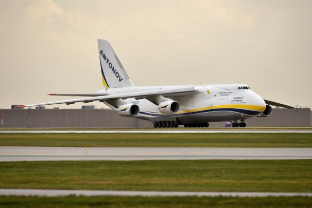 Antonov An-124 Ruslan (UR-82072) - 23-R 10-13-22