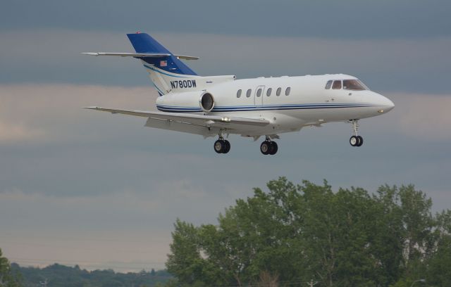 Hawker 800 (N780DW) - Visiting CYHU on June 14, 2021