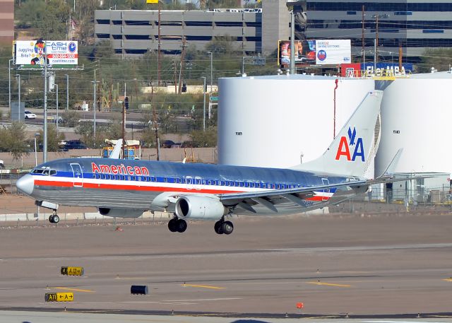 Boeing 737-800 (N943AN)