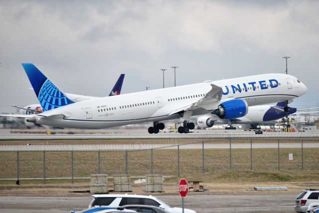 BOEING 787-10 Dreamliner (N12021) - CDG-ORD Diversion 03-10-23. 23-L departure headed back up to ORD.