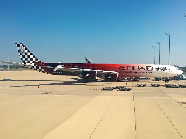 Airbus A340-600 (A6-EHJ)