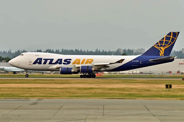 Boeing 747-400 (N415MC)