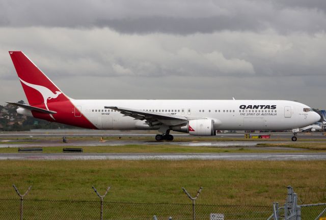 BOEING 767-300 (VH-OGF) - 12 OCT 2010