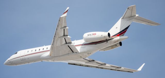 Bombardier Global Express (N143QS)