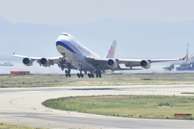 Boeing 747-400 (B-18701)