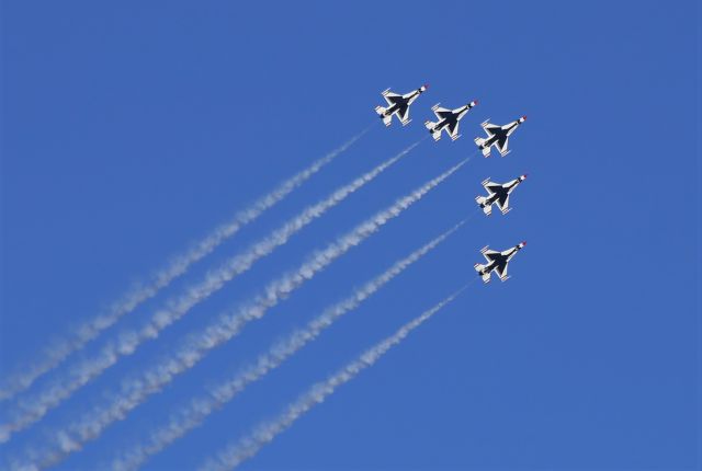 Lockheed F-16 Fighting Falcon — - USAF Thunderbirds at KFHU on 27 Jan 22.