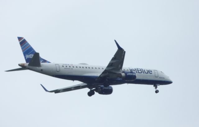 Embraer ERJ-190 (N348JB) - Taken as it passed over Lake Ononadaga on its way into Syracuse International is this Jet Blue Embraer ERJ-190 in the Spring of 2017.