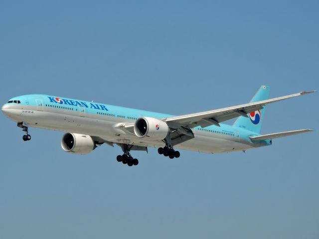 Airbus A330-300 (HL7784) - Boeing 777-3B5(ER) (CN 37136) Korean Air Lines - Aeroporto Internacional de São Paulo-Guarulhos (GRU/SBGR) - Guarulhos / São Paulo, Brazil