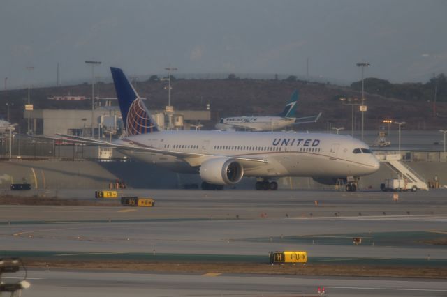 Boeing 787-8 (N26902)