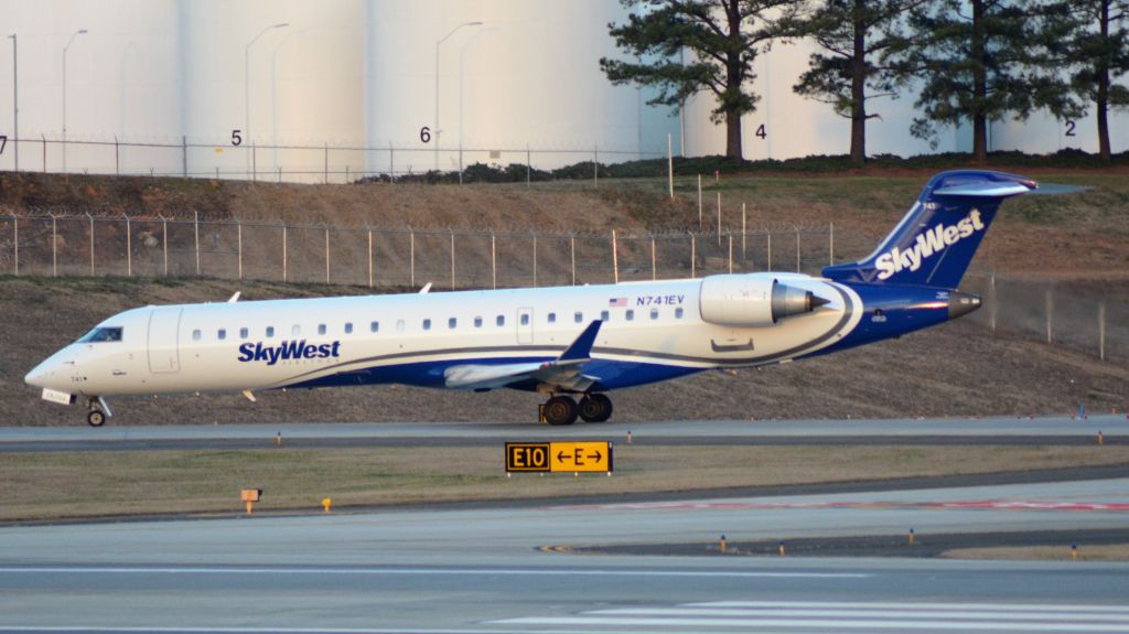 Canadair Regional Jet CRJ-700 (N741EV) - 2/7/19