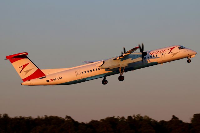 de Havilland Dash 8-400 (OE-LGA)