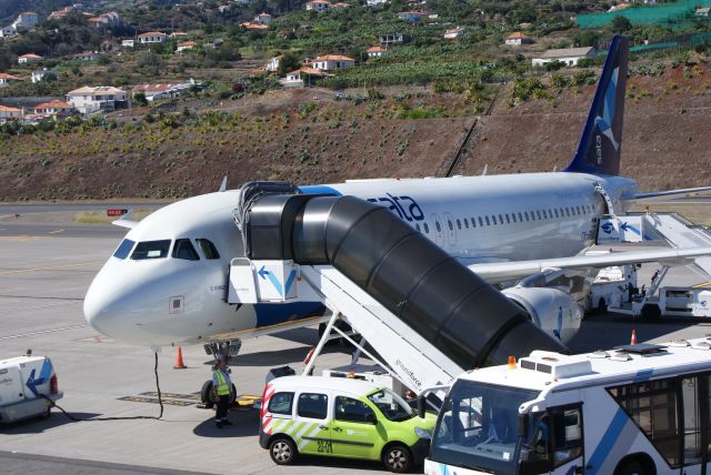 Airbus A320 (CS-TKP) - SATA International A320-211 cn2011