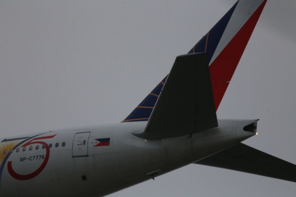 BOEING 777-300ER (RP-C7776)