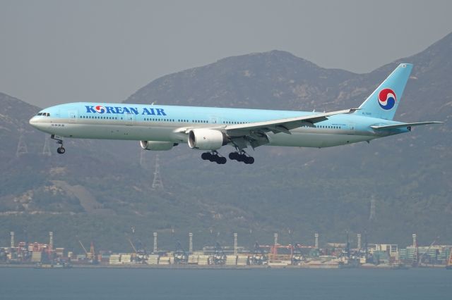 BOEING 777-300 (HL7532)