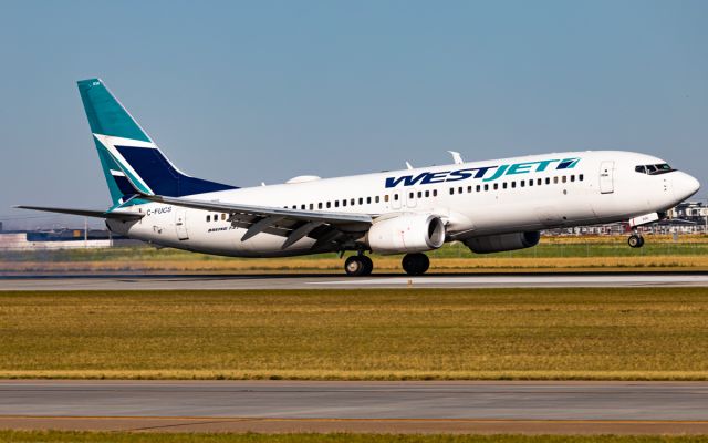 Boeing 737-800 (C-FUCS)