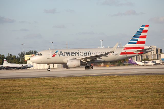 Airbus A319 (N93003)