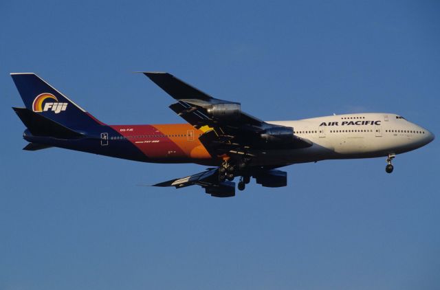 Boeing 747-200 (DQ-FJE) - Final Approach to Narita Intl Airport Rwy34L on 1998/02/05