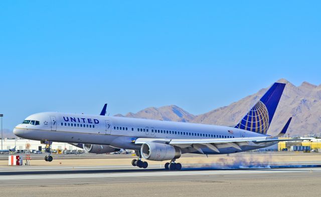 Boeing 757-200 (N19117) - N19117 United Airlines 1996 Boeing 757-224 C/N 27559  - Las Vegas - McCarran International (LAS / KLAS) USA - Nevada, June 8, 2012 Photo: Tomás Del Coro