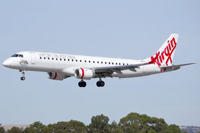 Embraer ERJ-190 (VH-ZPR) - On short finals for runway 05. Friday, 19th April 2013.