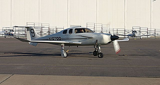 Experimental 100kts-200kts (N187RR) - I am told that this is a one of a kind fixed wing single engine aircraft designated the M 81 manufactured by the Rutan Aircraft Factory.