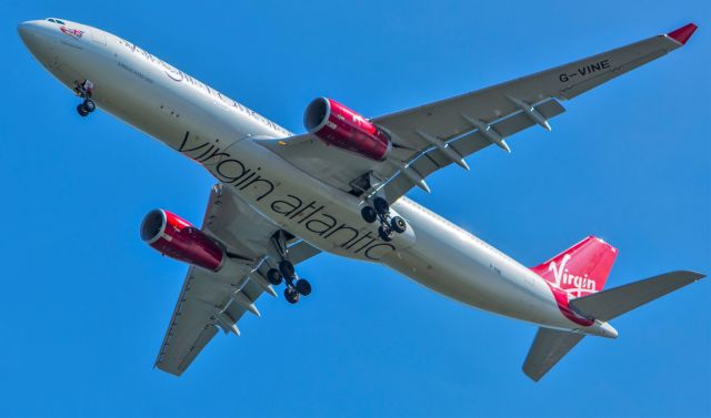 Airbus A330-300 (G-VINE) - G-VINE on final to KBOS over the JFK Library