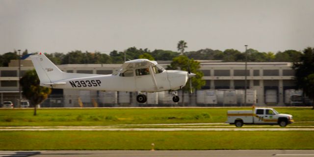 Cessna Skyhawk (N393SP)