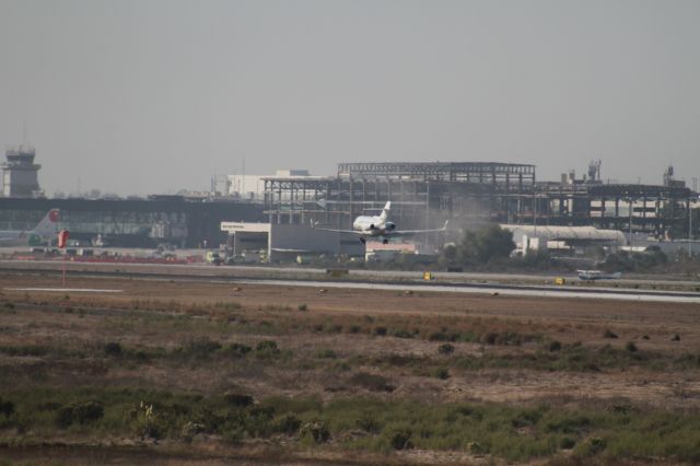 Hawker 800 (XA-AOV) - FINAL APPROACH 27 MMTJ