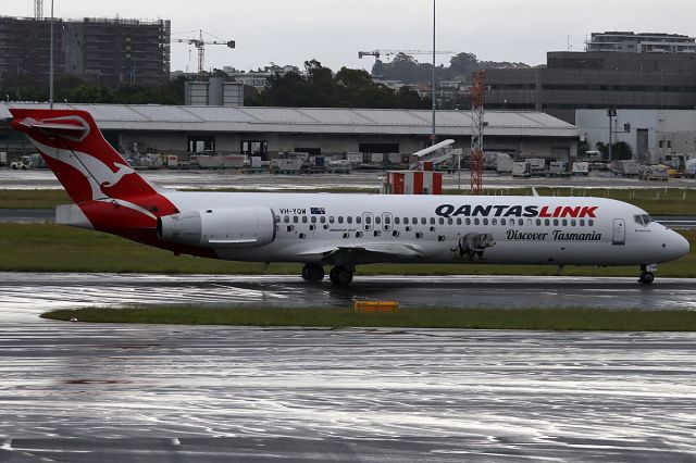 Boeing 717-200 (VH-YQW) - on 4 December 2017