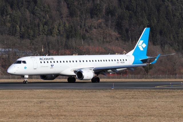 EMBRAER 195 (I-ADJN)