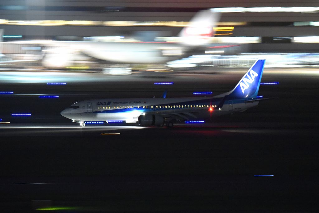 Boeing 737-800 (JA54AN)