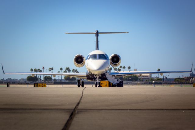 Embraer Legacy 550 (N404FX) - a rel=nofollow href=http://www.thePilotsEye.comwww.thePilotsEye.com/a