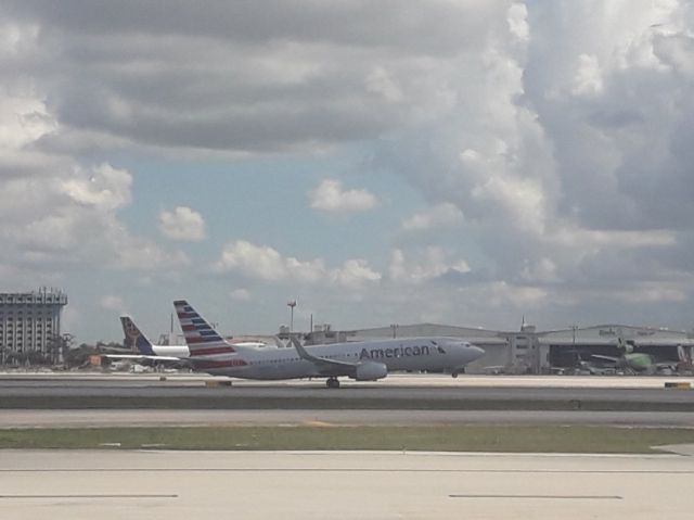 Boeing 737-800 (N944NN)