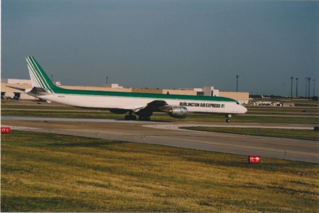 McDonnell Douglas DC-8-70 (N823BX) - Burlington Northern Air Express Departing KDFW