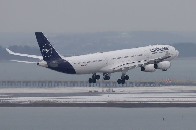 D-AIFF — - 'Lufthansa 7 Kilo' from Frankfurt landing on 22L