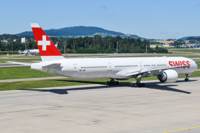 BOEING 777-300ER (HB-JNK)