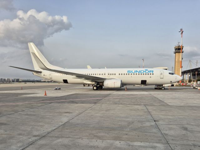 Boeing 737-800 (LY-SPU)
