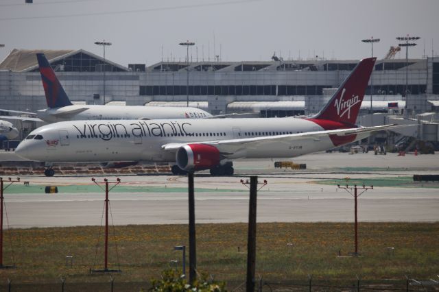 Boeing 787-9 Dreamliner (G-VYUM)