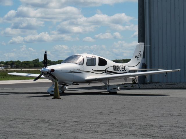 Cirrus SR-20 (N680EC)