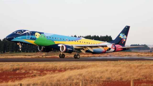 Embraer ERJ-190 (PR-AXH)