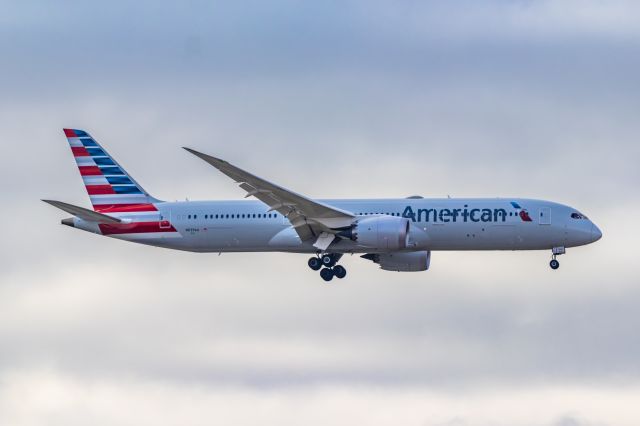 Boeing 787-9 Dreamliner (N839AA) - An American Airlines 787-9 landing at DFW on 11/25/22. Taken with a Canon 850D and Tamron 70-200 G2 lens.