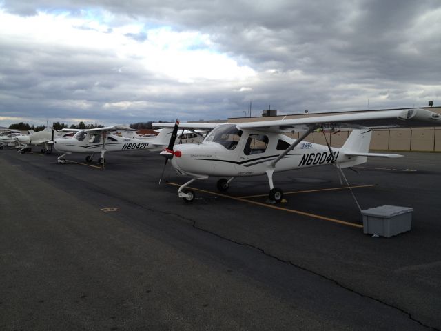 Cessna Skycatcher (N6042P) - Av-Ed Flight School, Leesburg, VA.  Equipped with G300 dual display