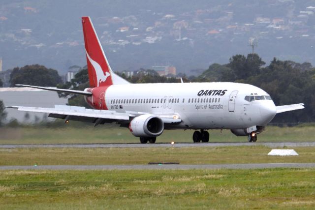 BOEING 737-400 (VH-TJE) - Slowing after landing on runway 23. Friday 5th October 2012.